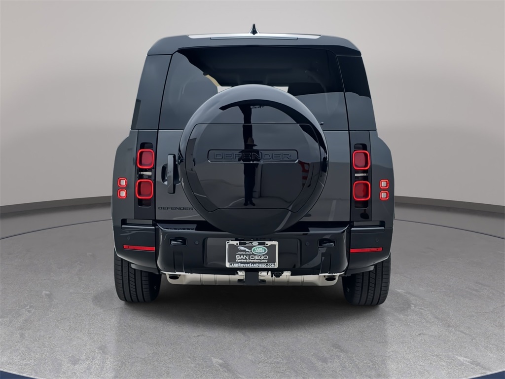 2025 Land Rover Defender 130 X-Dynamic SE photo 3