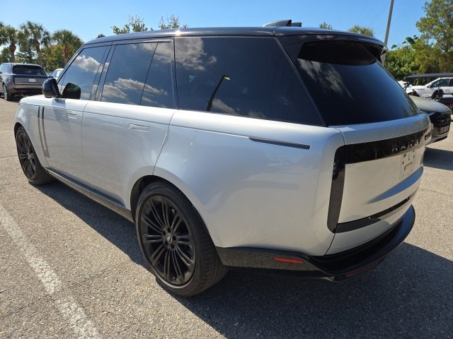 2023 Land Rover Range Rover SE photo 3