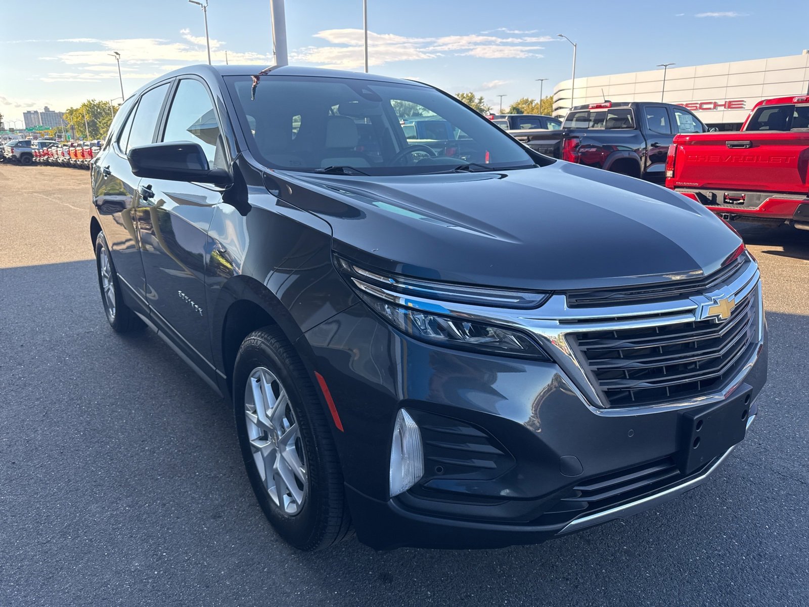 2022 Chevrolet Equinox LT photo 2
