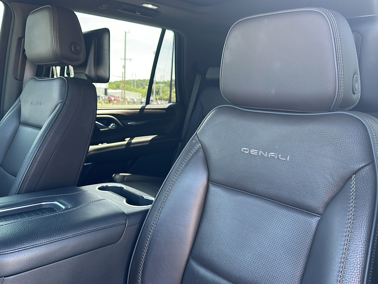 2021 Gmc Yukon Denali photo 4