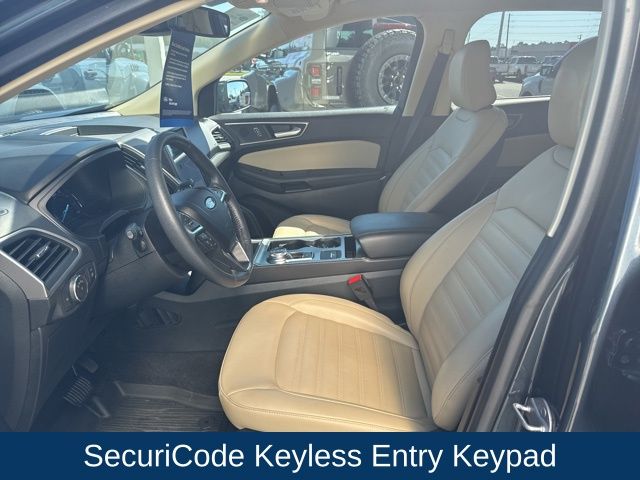 2022 Ford Edge SEL photo 9