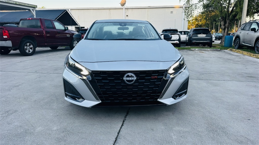 2025 Nissan Altima SR photo 2