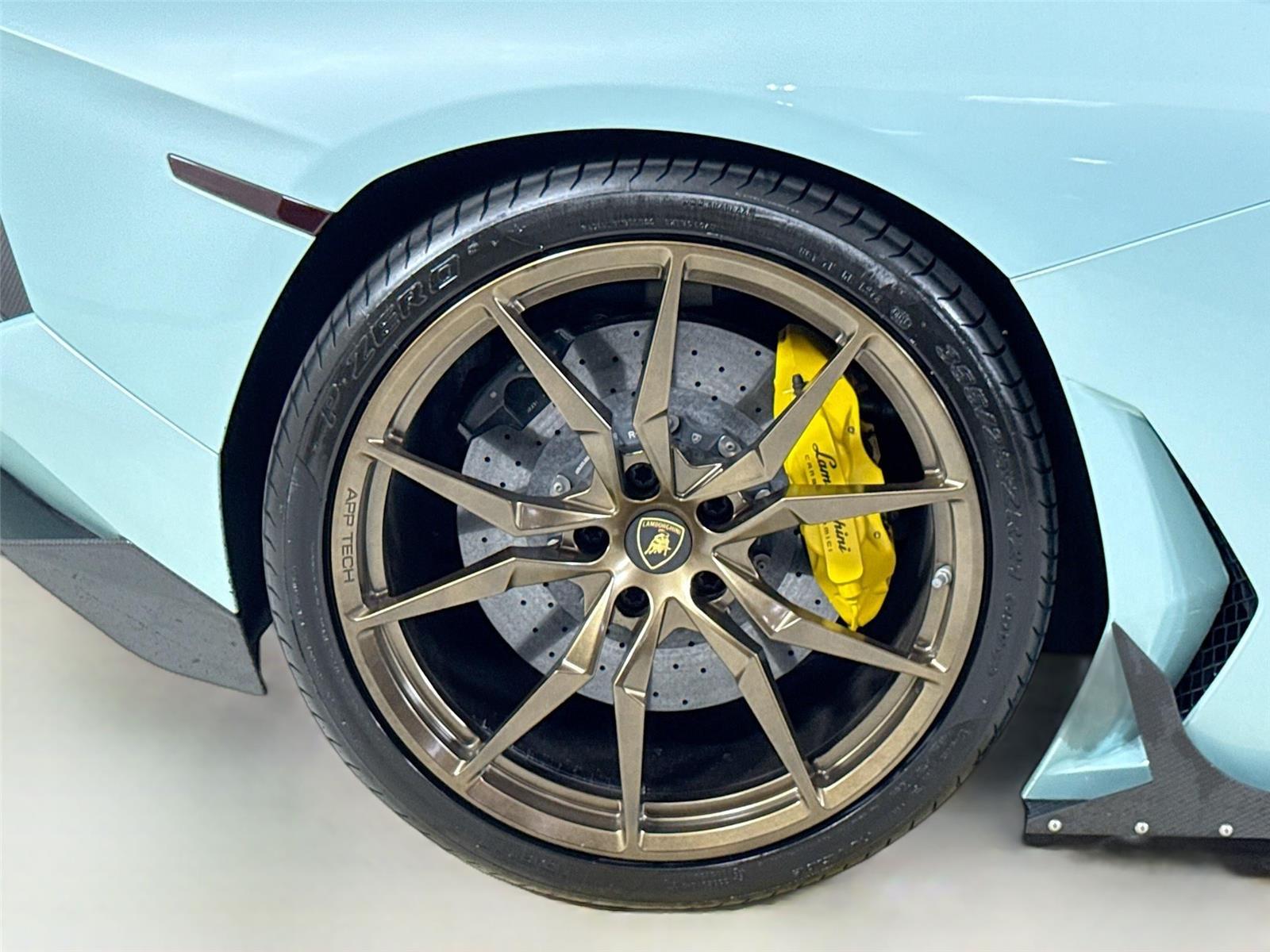 2015 Lamborghini Aventador LP 700-4 Roadster photo 31