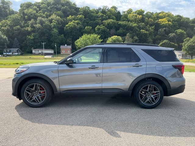 2025 Ford Explorer ST photo 8