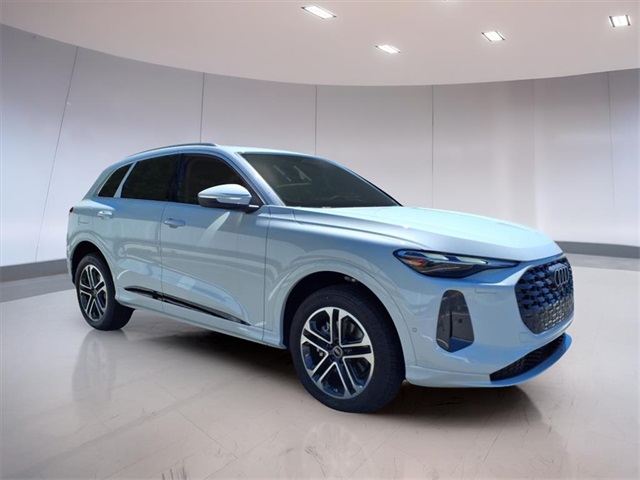 2025 Audi New Q5 Premium's photo