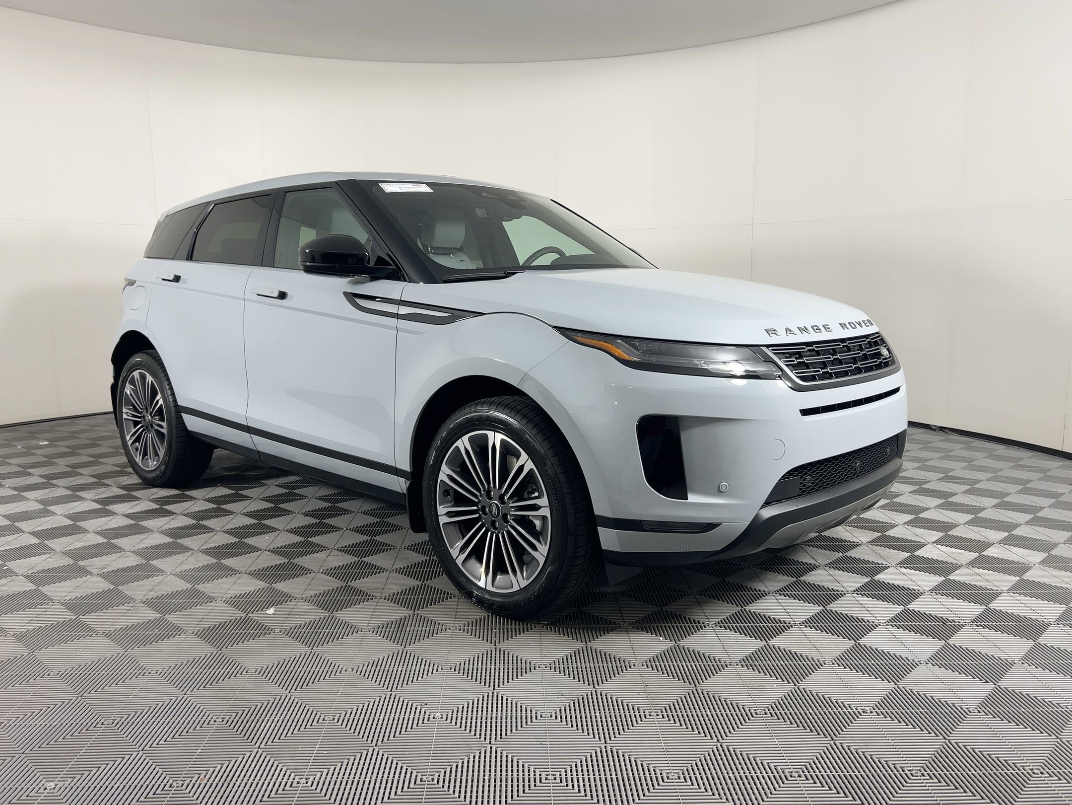 2026 Land Rover Range Rover Evoque S photo 5