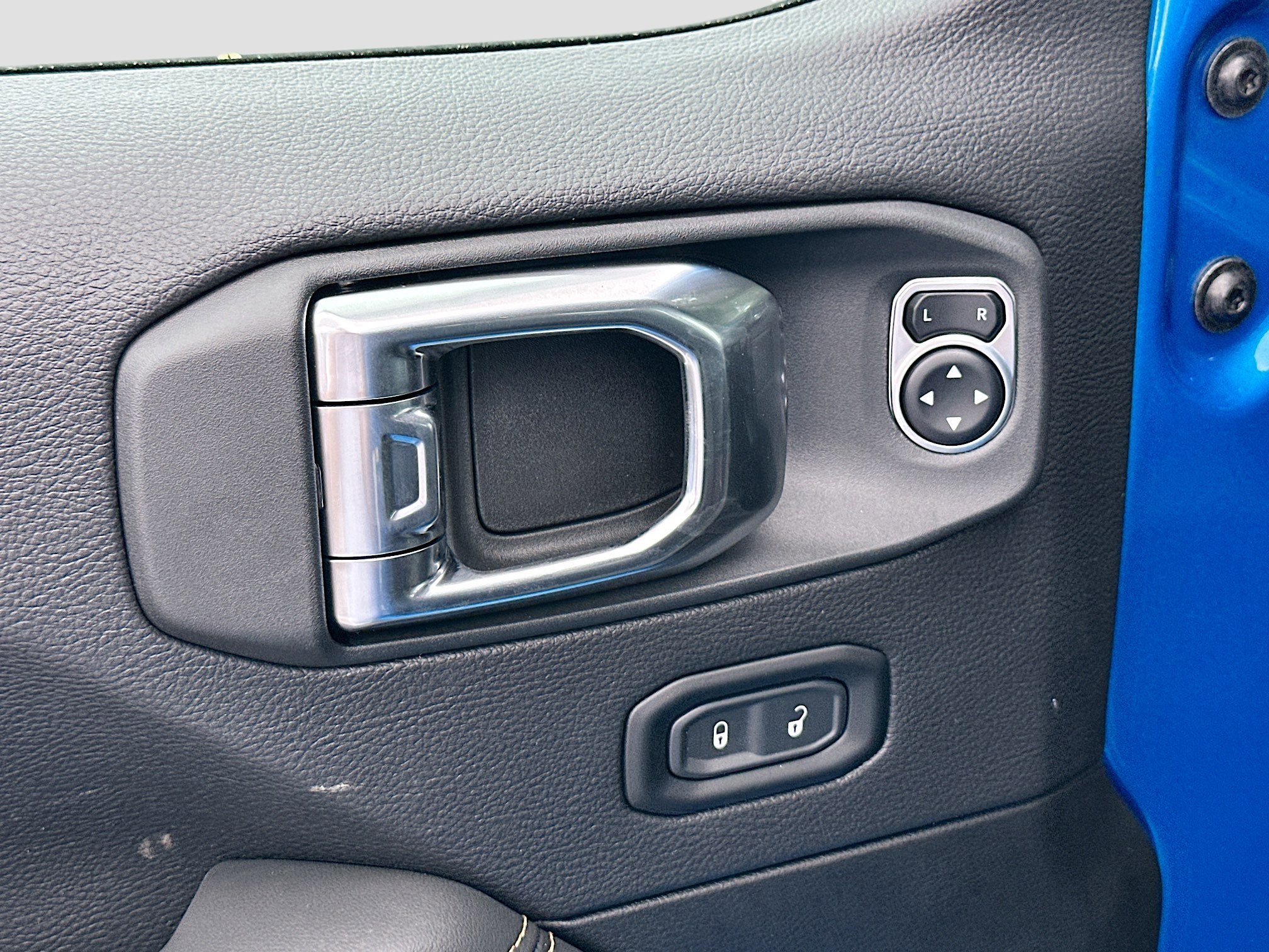 2025 Jeep Wrangler Sahara photo 11