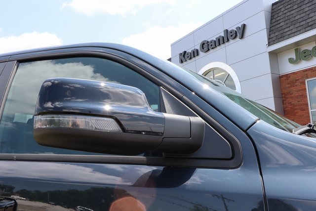 2026 Ram 1500 Big Horn Night Edition photo 2