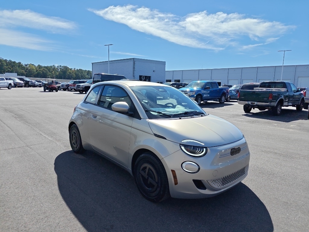 2025 FIAT 500e Base's photo