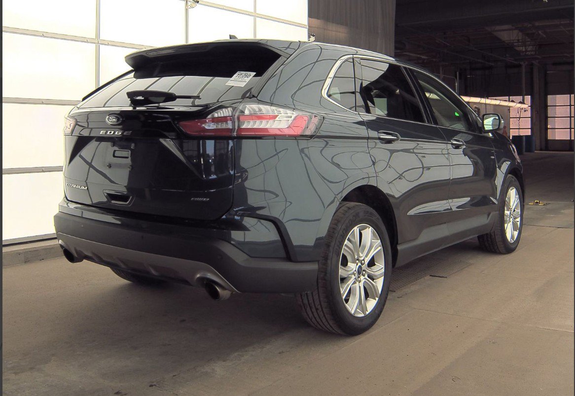 2022 Ford Edge Titanium photo 2