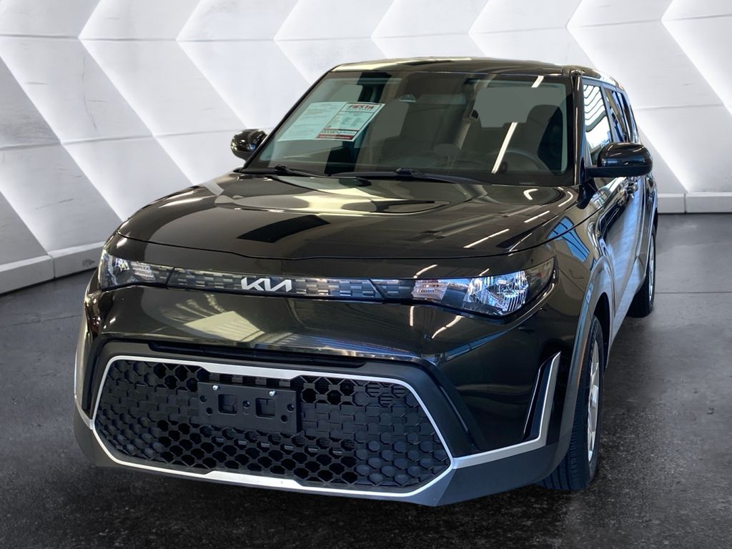 2023 Kia Soul LX photo 3