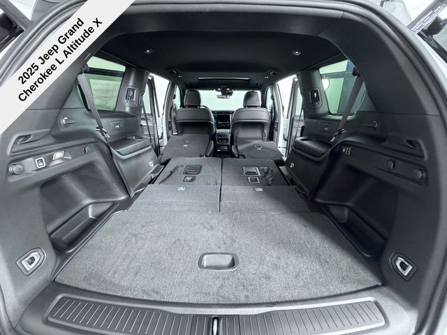 2025 Jeep Grand Cherokee Altitude X photo 25