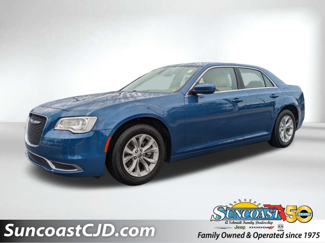 CERTIFIED PRE-OWNED 2022 CHRYSLER 300 TOURING