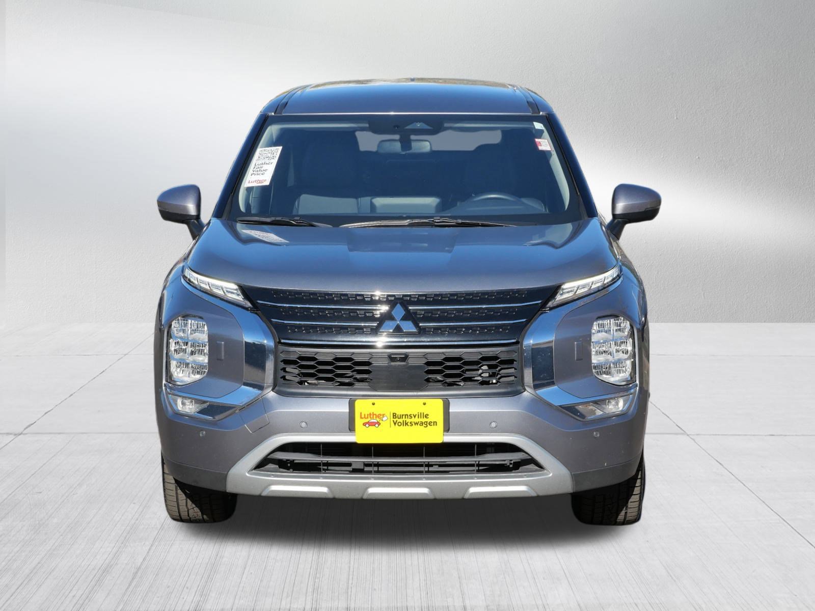 2024 Mitsubishi Outlander SE photo 2