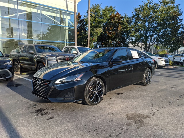 2023 Nissan Altima 2.5 SR photo 2