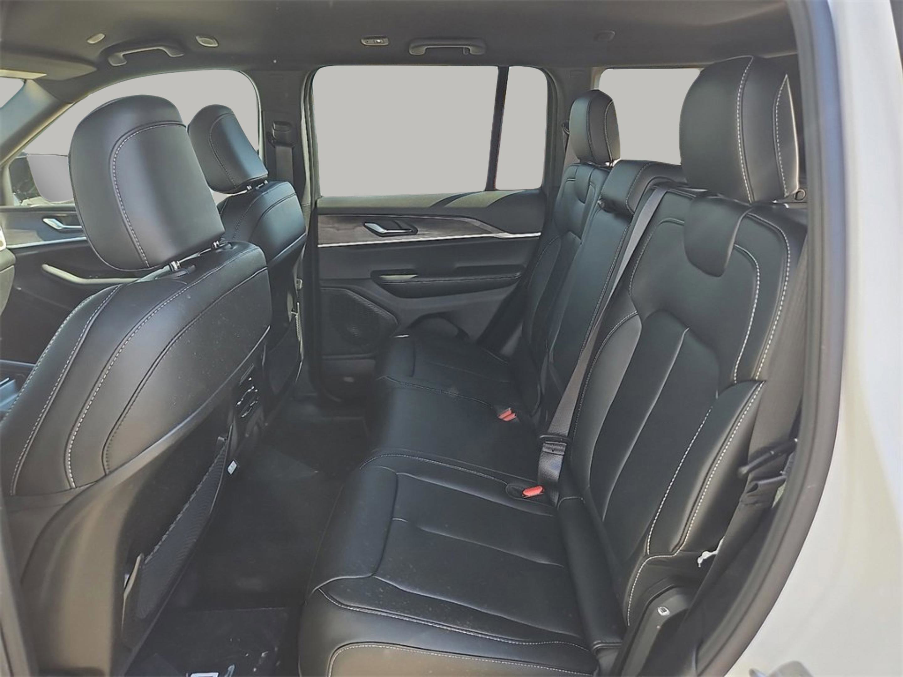 2025 Jeep Grand Cherokee Limited photo 5
