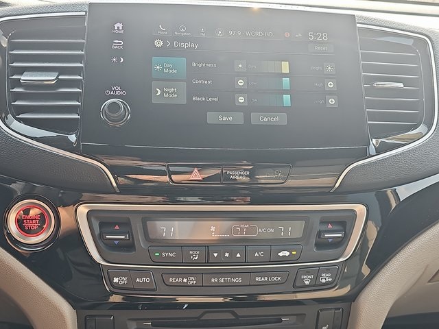2021 Honda Pilot Touring photo 21