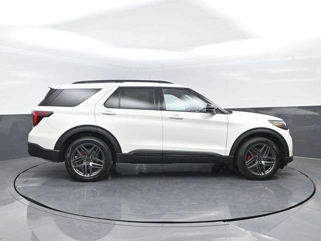 2026 Ford Explorer ST-Line photo 2