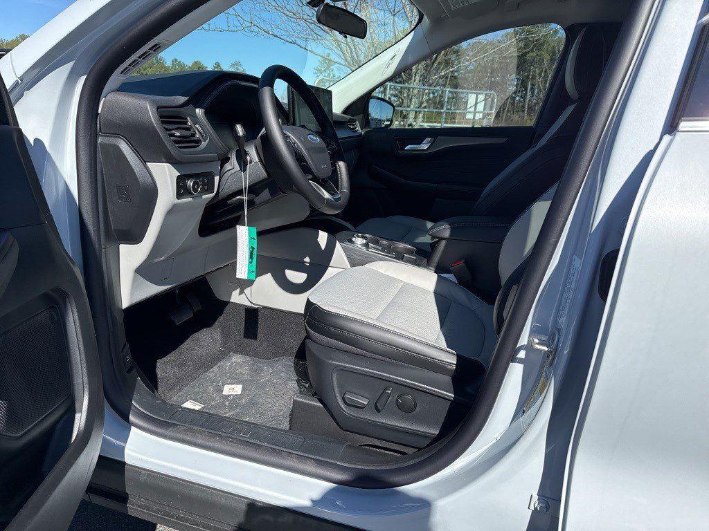 2025 Ford Escape Plug-In Hybrid photo 4