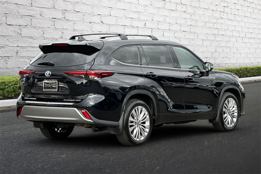2024 Toyota Highlander Platinum photo 2