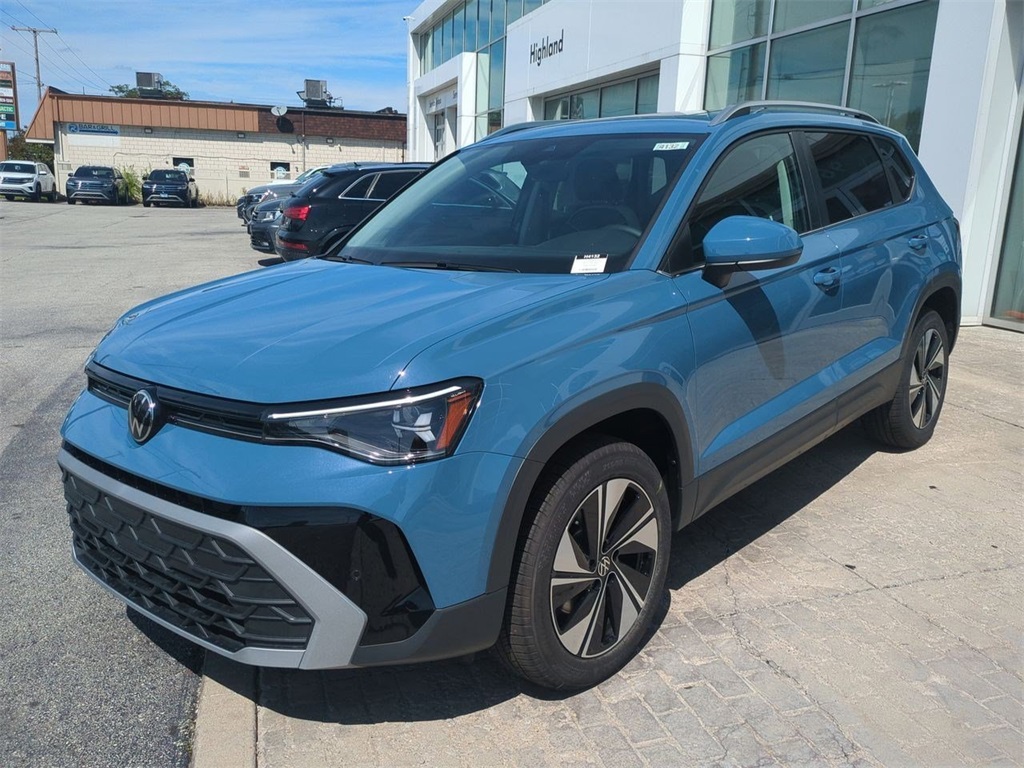 2025 Volkswagen Taos SE photo 3