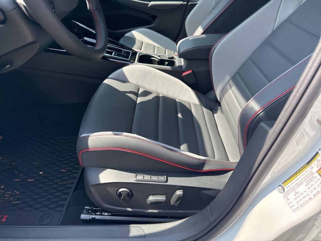 2025 Volkswagen Golf GTI SE photo 11