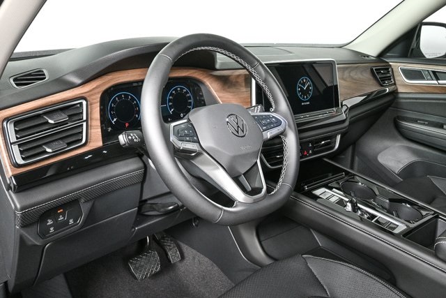 2026 Volkswagen Atlas SE Technology photo 3