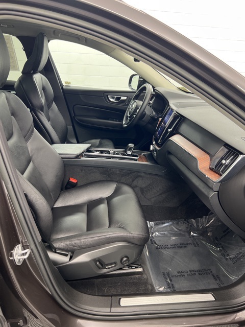 2023 Volvo XC60 B5 Plus photo 20