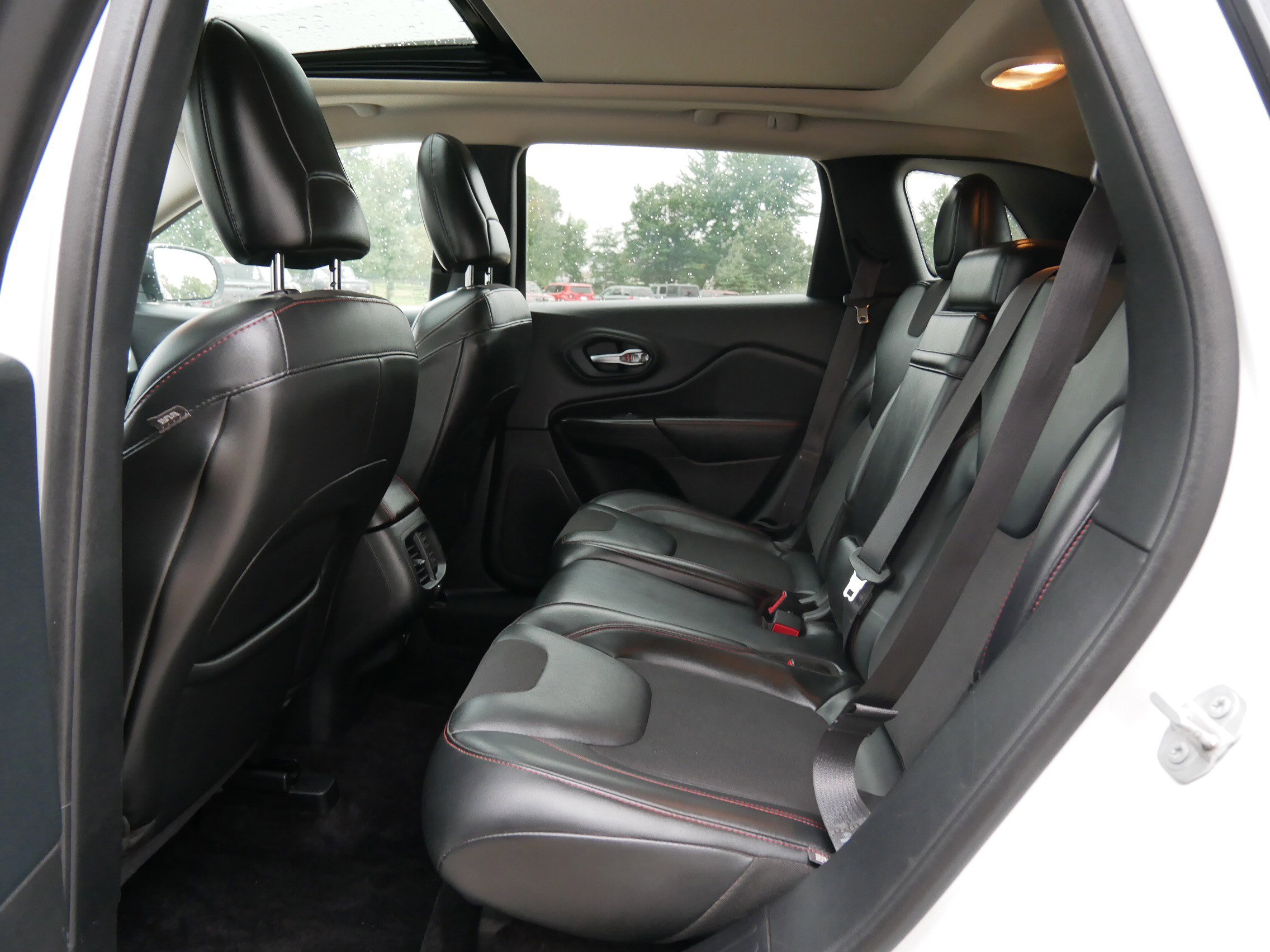 2016 Jeep Cherokee Trailhawk photo 6