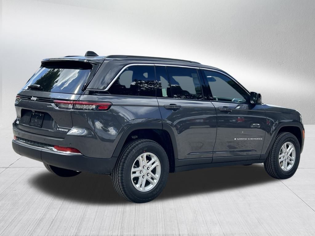 2025 Jeep Grand Cherokee Laredo photo 4
