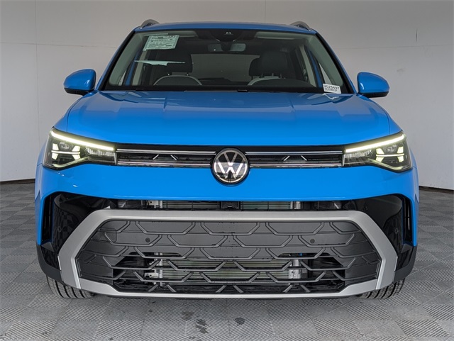 2025 Volkswagen Taos SE photo 3