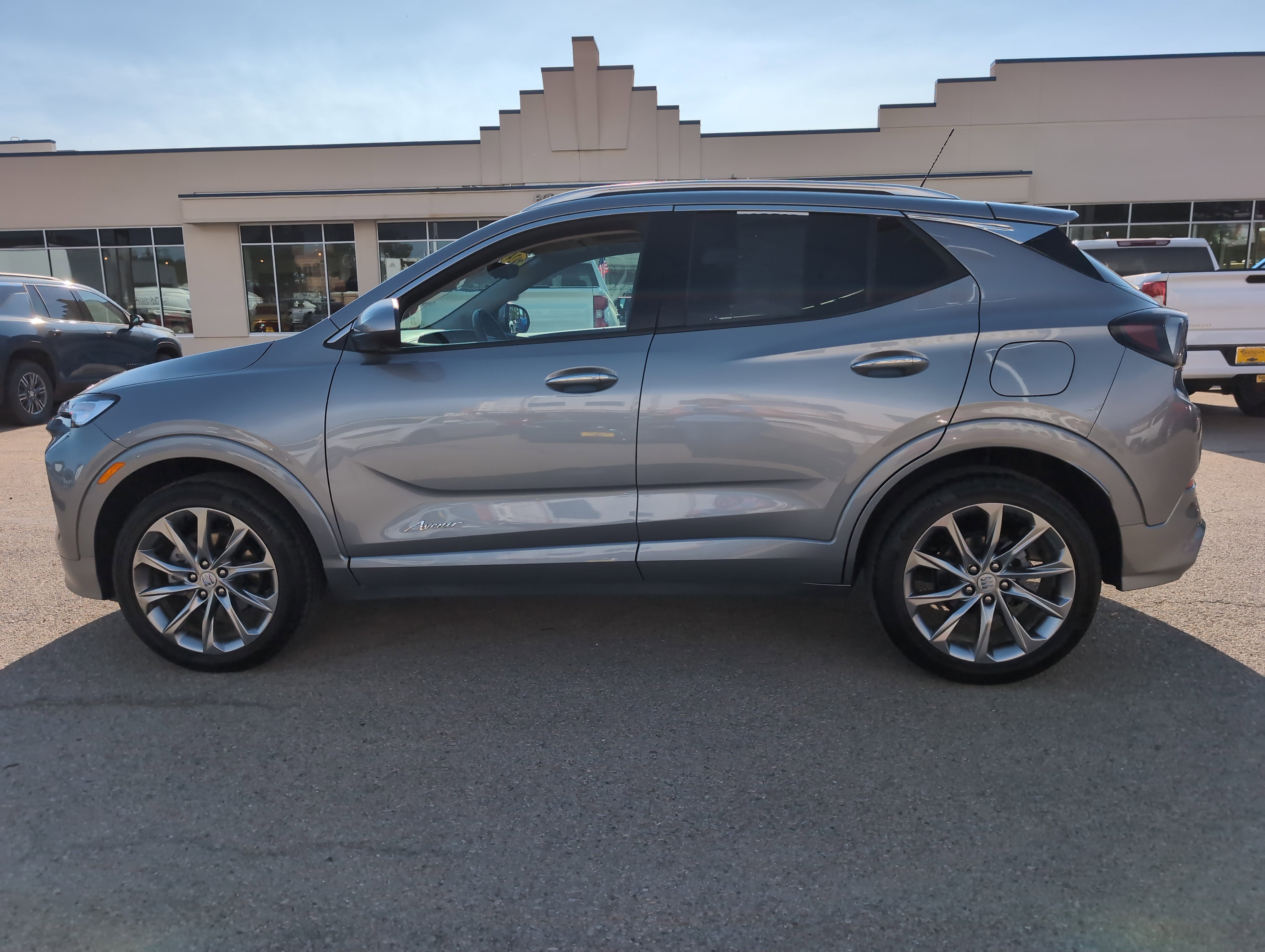 2024 Buick Encore GX Avenir photo 2