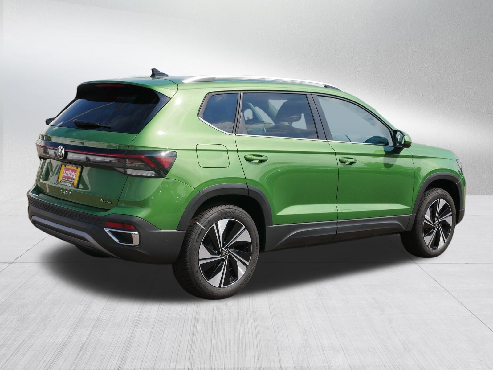 2025 Volkswagen Taos SE photo 3