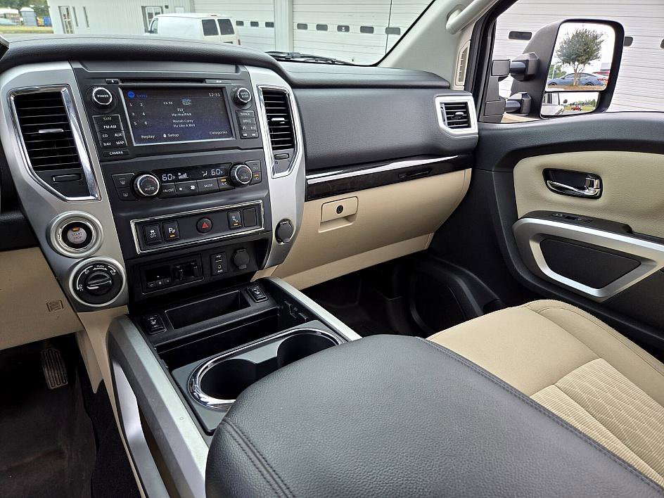 2016 Nissan Titan SV photo 14