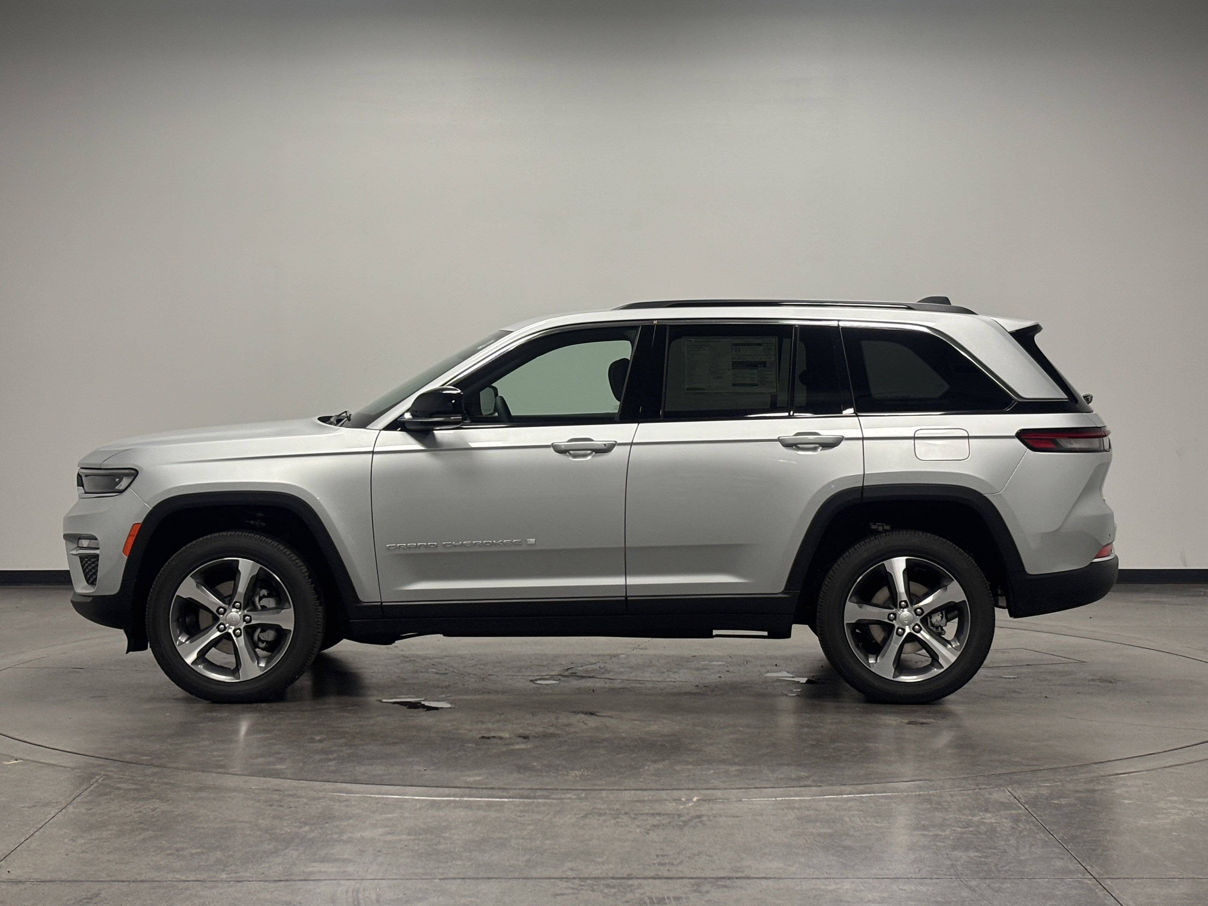 2025 Jeep Grand Cherokee Limited photo 6