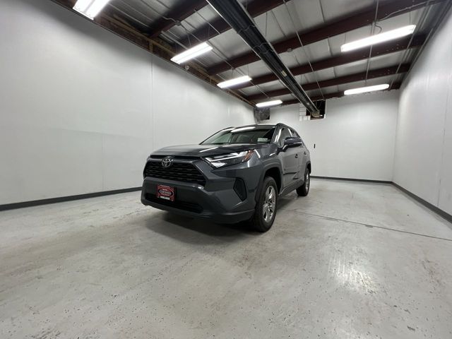 2022 Toyota RAV4 XLE photo 3