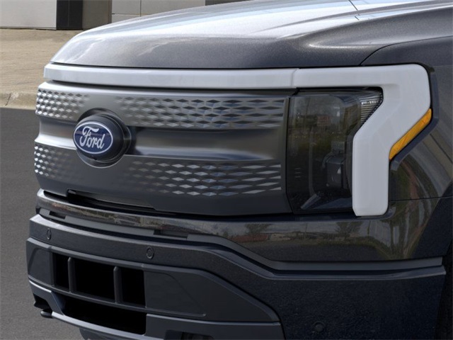 2025 Ford F-150 Lightning photo 16