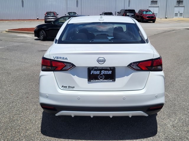 2025 Nissan Versa 1.6 SV photo 3