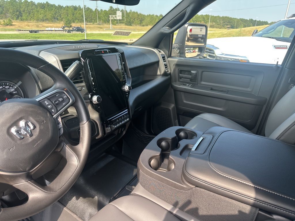 2026 Ram 2500 Tradesman photo 17