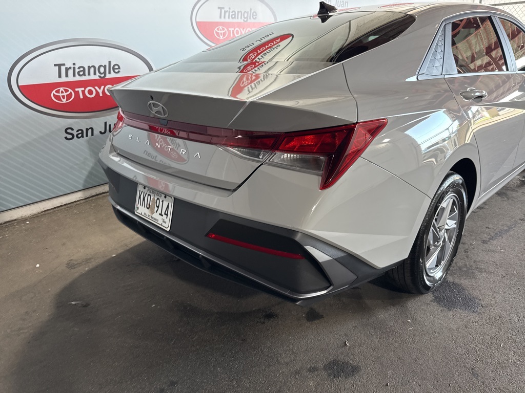 2025 Hyundai Elantra SE photo 16