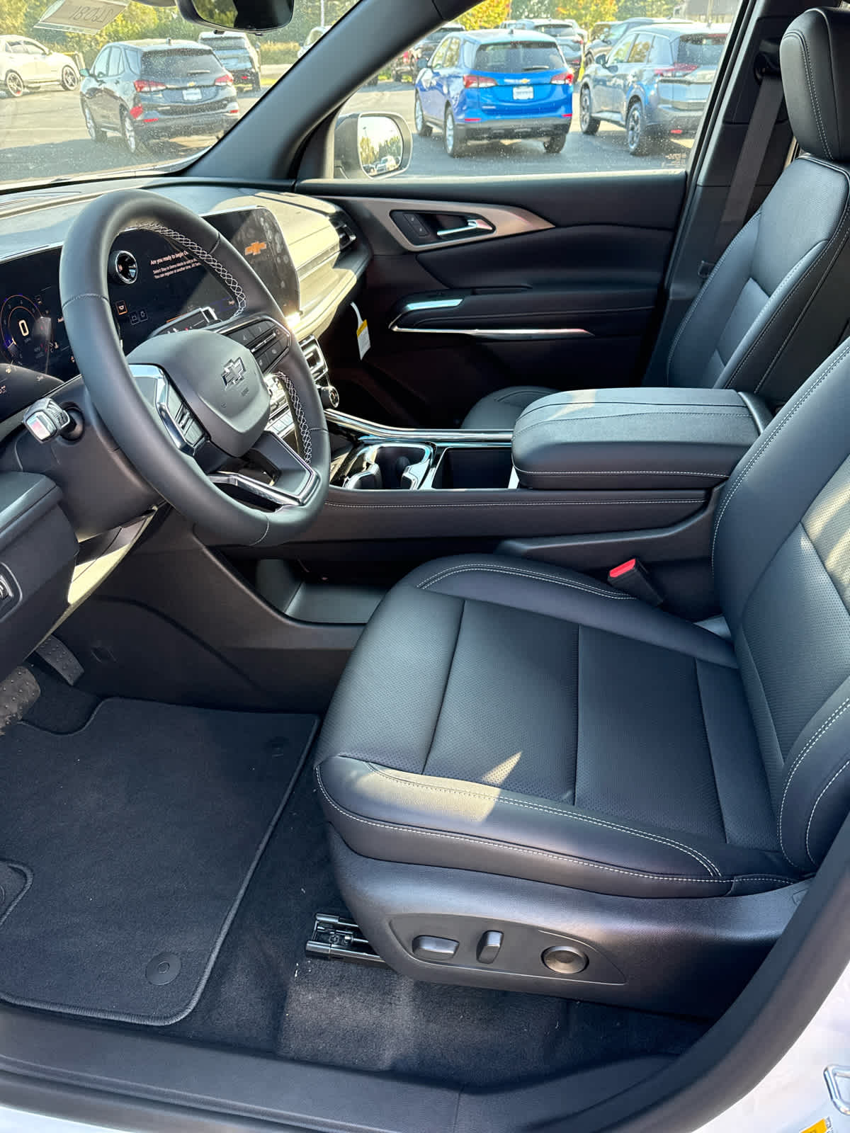 2026 Chevrolet Traverse photo 4