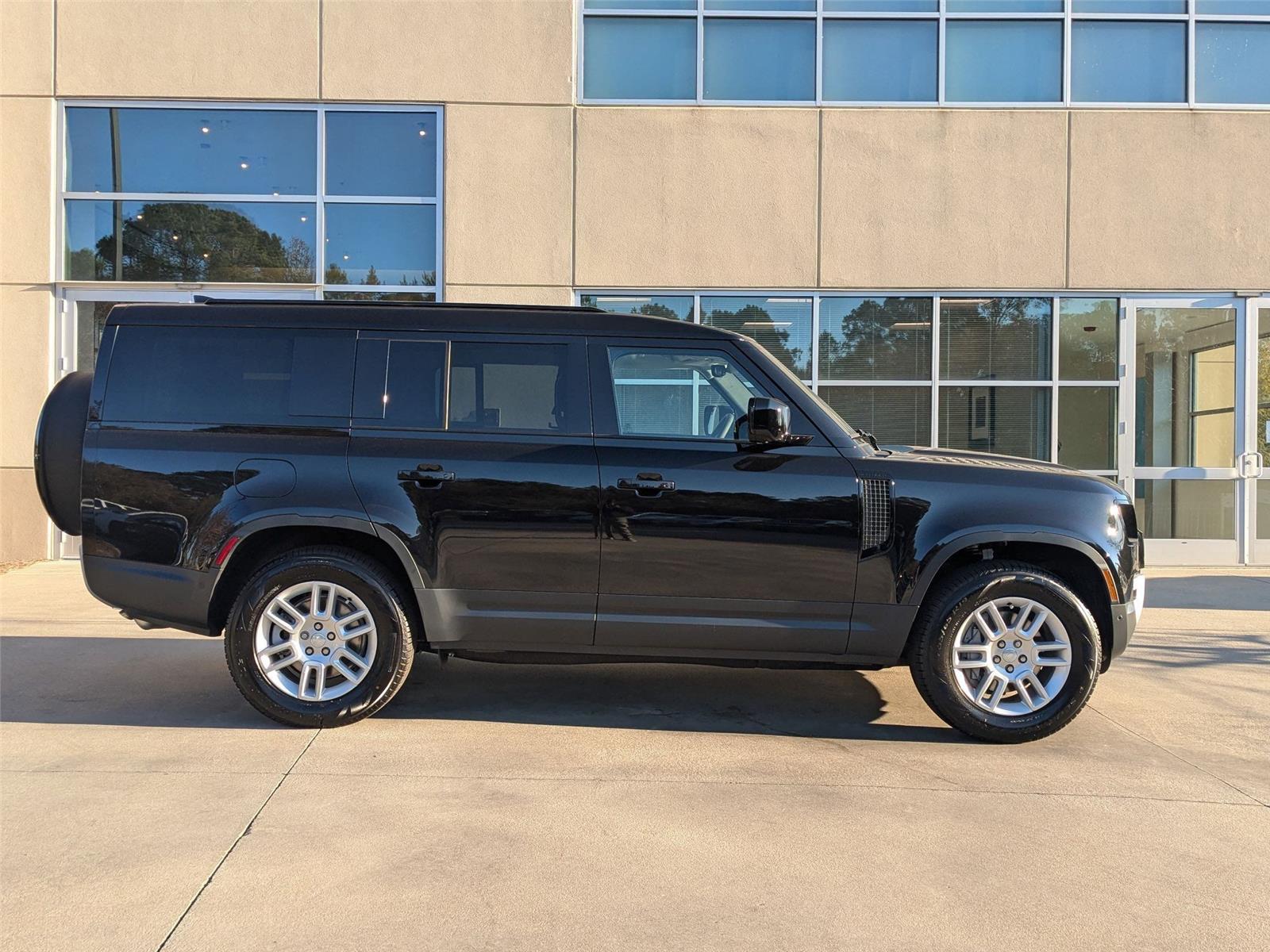 2025 Land Rover Defender 130 S photo 2