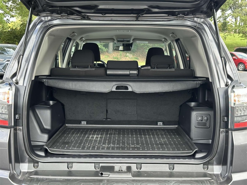2022 Toyota 4Runner SR5 4WD photo 2