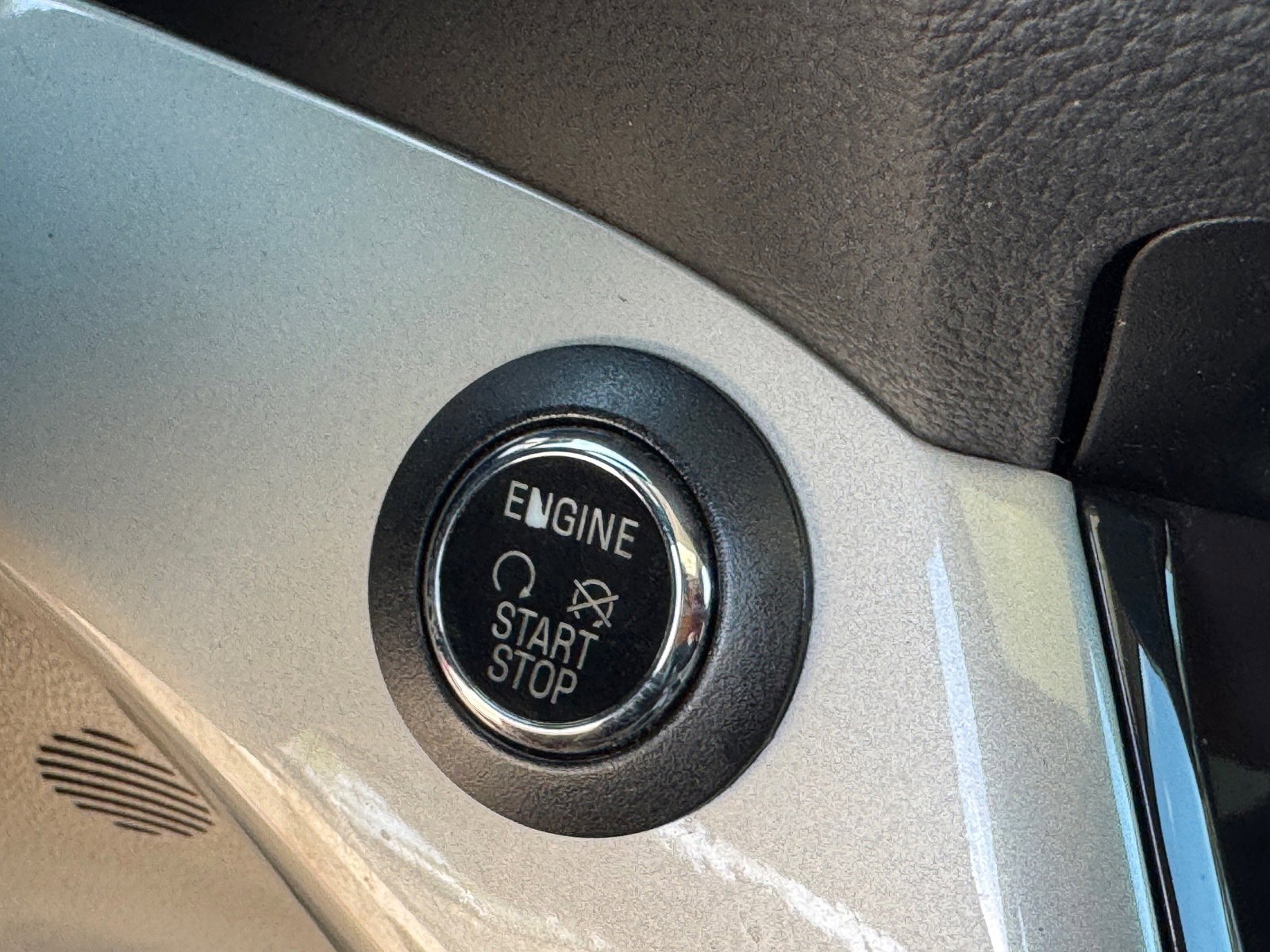 2015 Ford C-Max Hybrid SEL photo 26