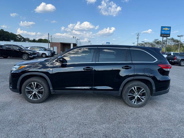 2019 Toyota Highlander LE Plus photo 3