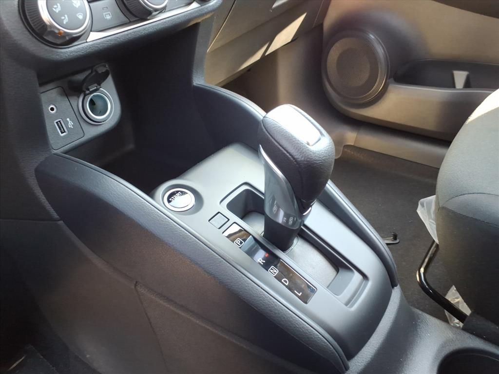2025 Nissan Kicks Play S photo 15