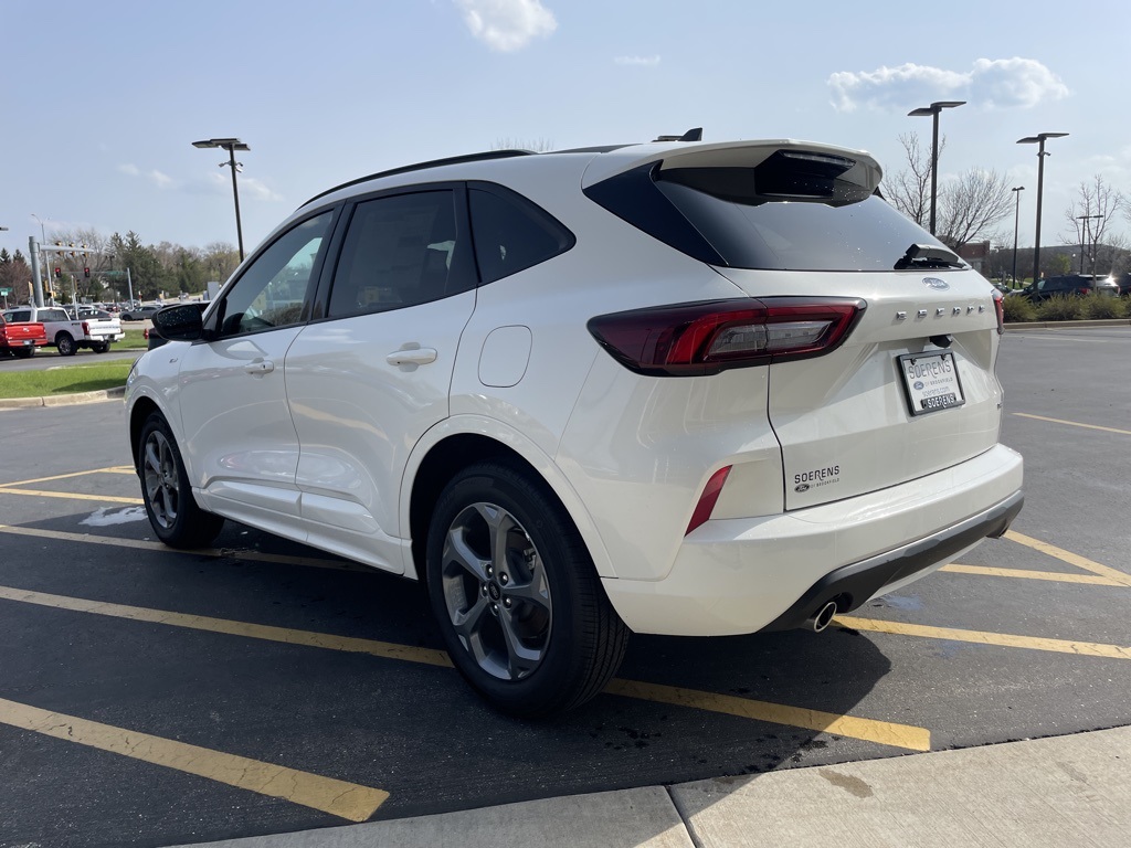 2024 Ford Escape Hybrid ST-Line photo 3
