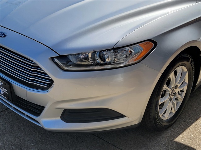 2016 Ford Fusion S photo 8