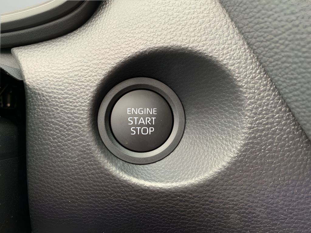 2025 Toyota Corolla Cross LE photo 21