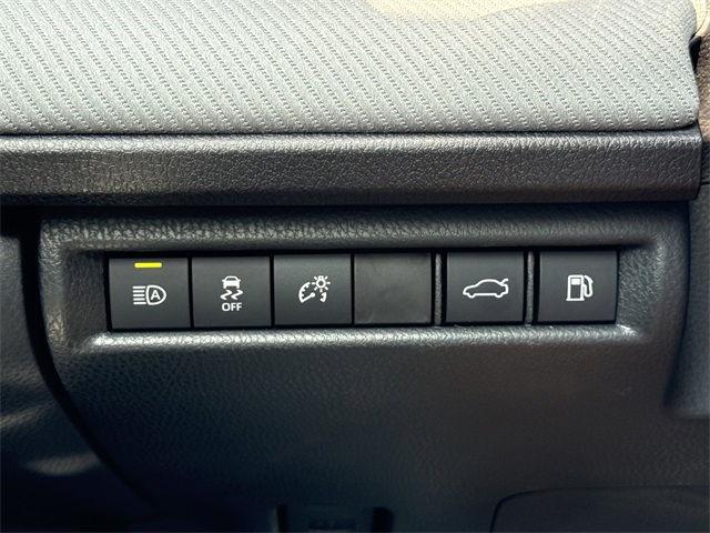 2025 Toyota Camry SE photo 15